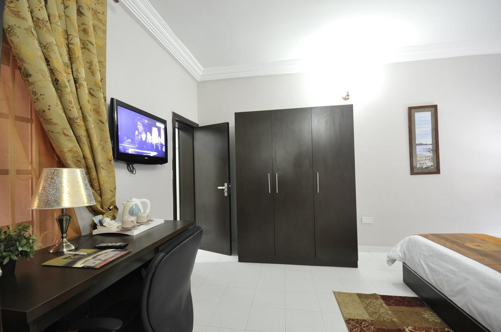 Sheer Luxury Apartments And Suites Абуджа Номер фото