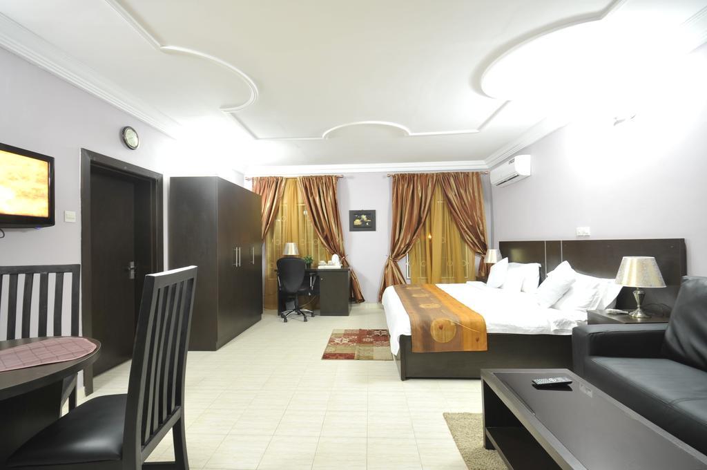 Sheer Luxury Apartments And Suites Абуджа Номер фото