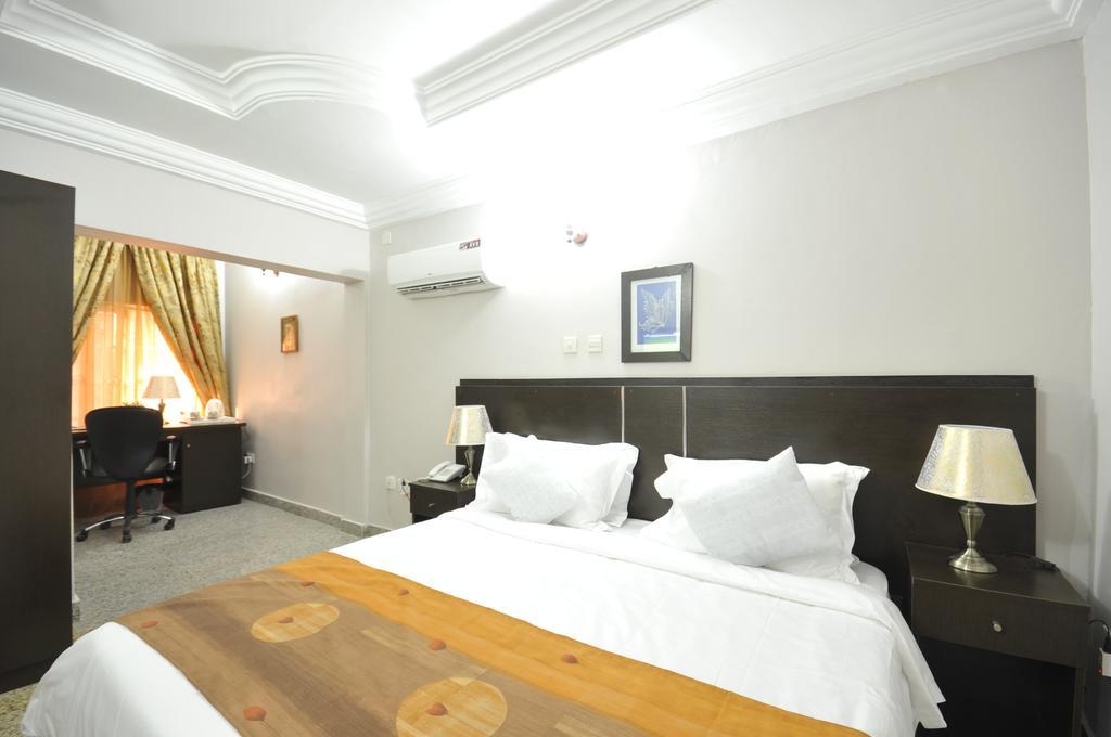Sheer Luxury Apartments And Suites Абуджа Номер фото