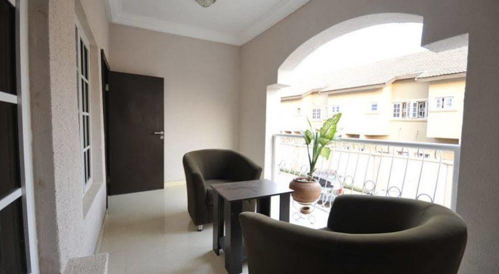 Sheer Luxury Apartments And Suites Абуджа Экстерьер фото