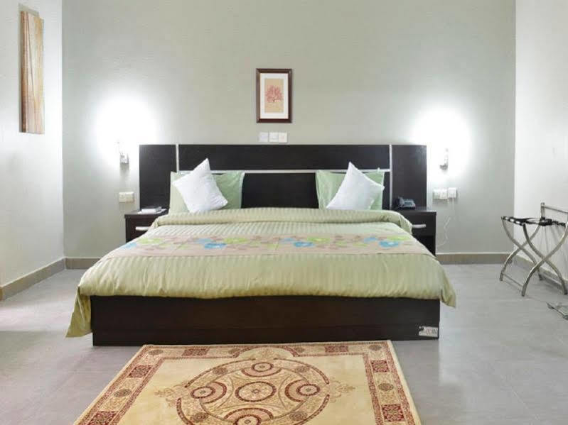 Sheer Luxury Apartments And Suites Абуджа Экстерьер фото