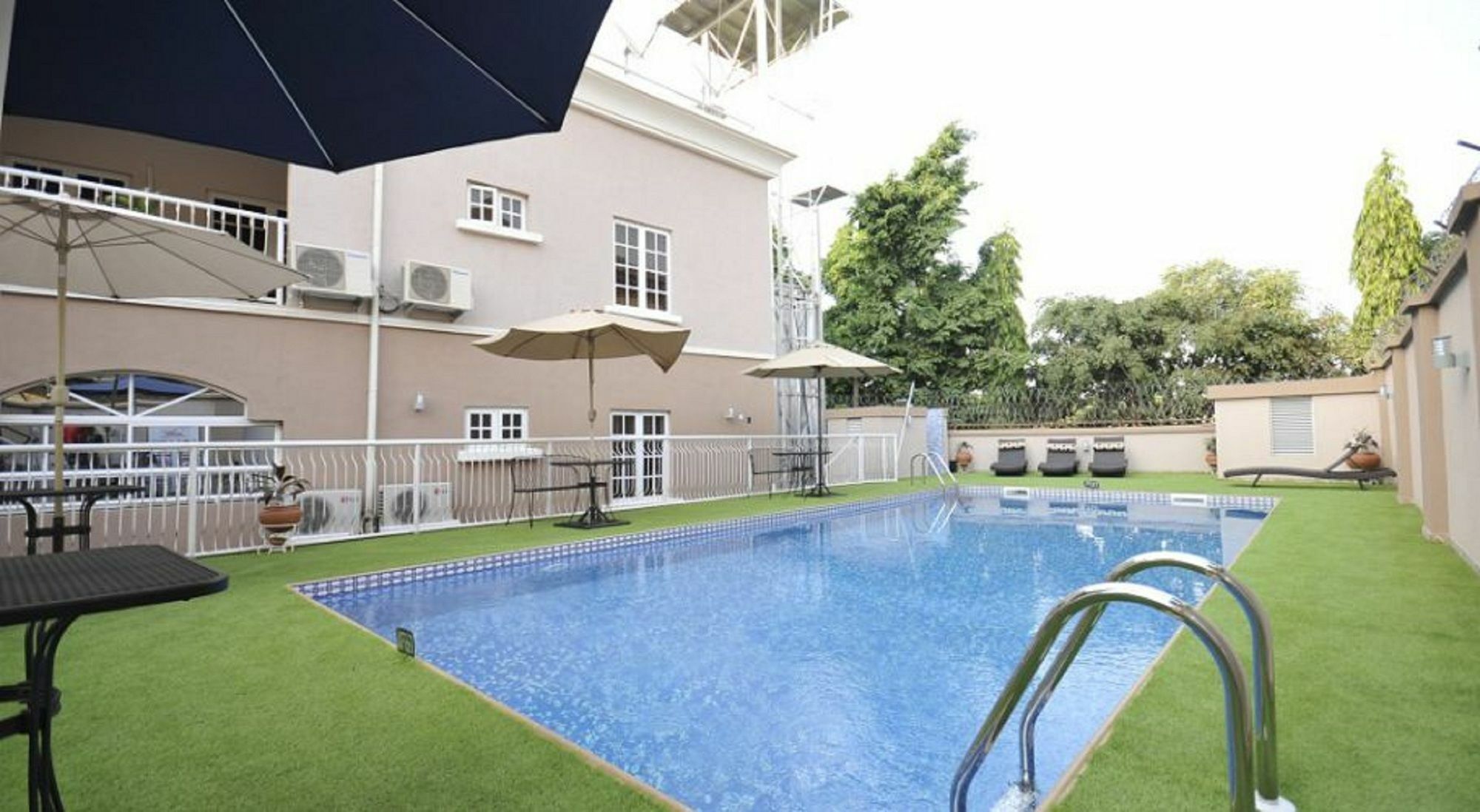 Sheer Luxury Apartments And Suites Абуджа Экстерьер фото
